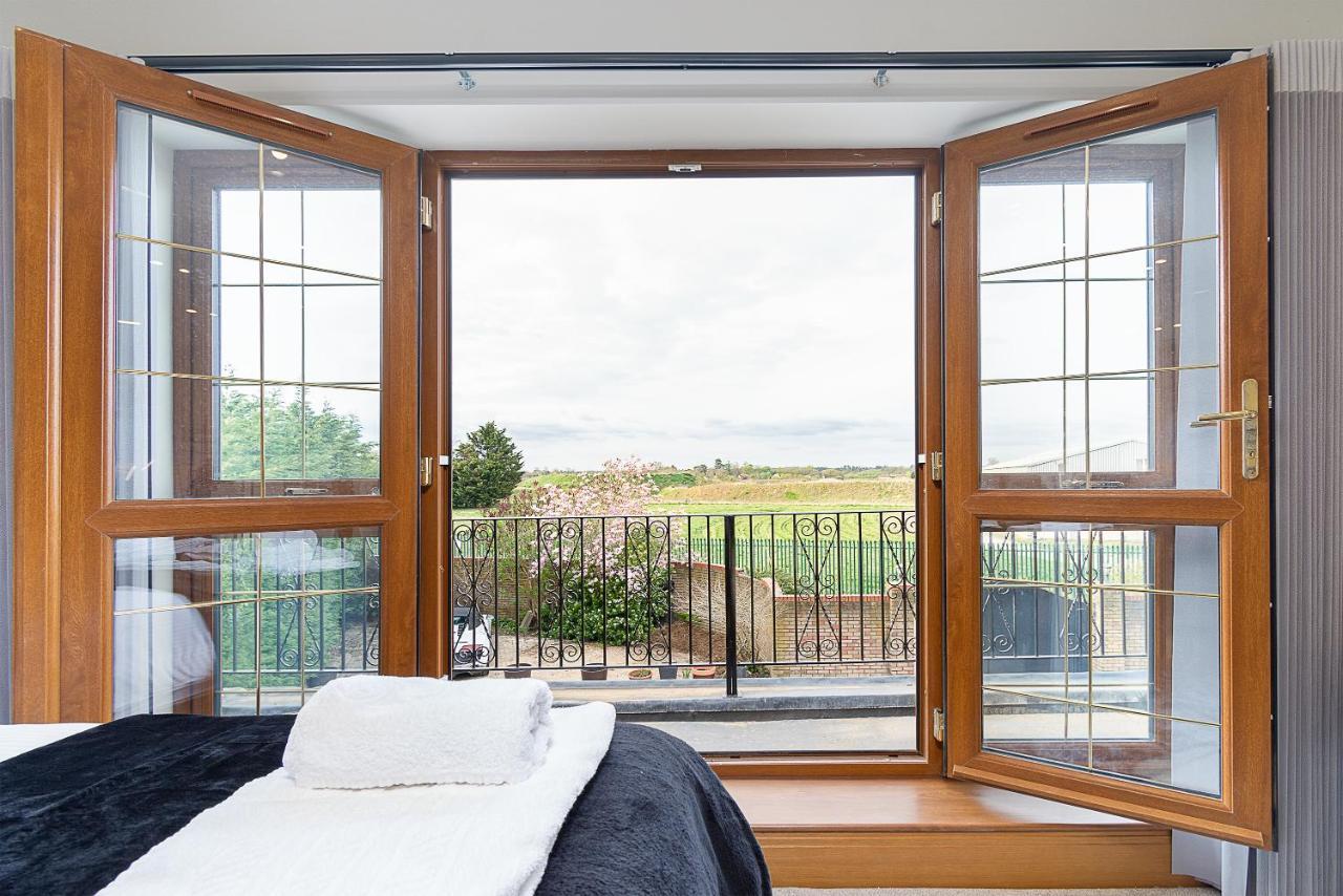 Boutique Green Acre Views Слау Экстерьер фото